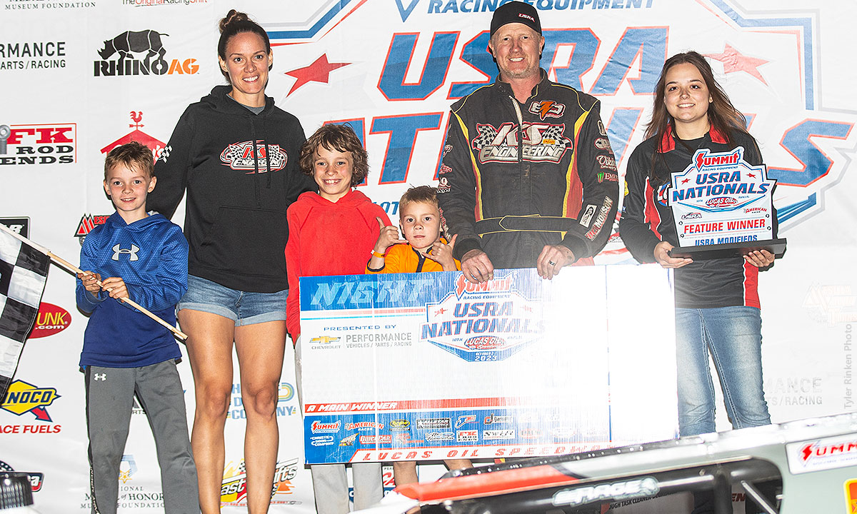 Kevin Stoa won the second of two USRA Modified main events.