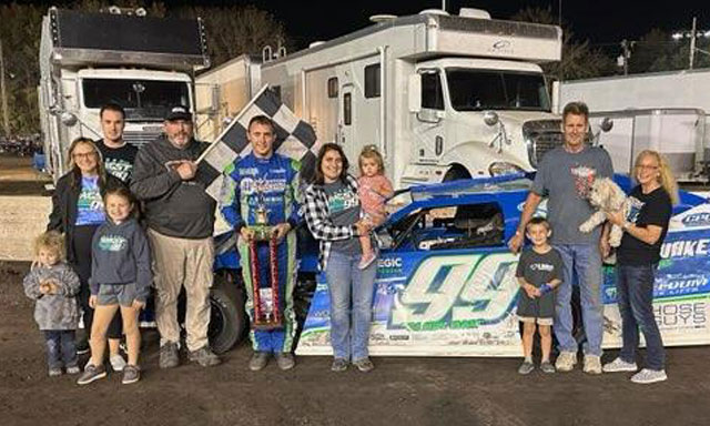 Josh Angst won the USRA Olsen Family Modified main event.